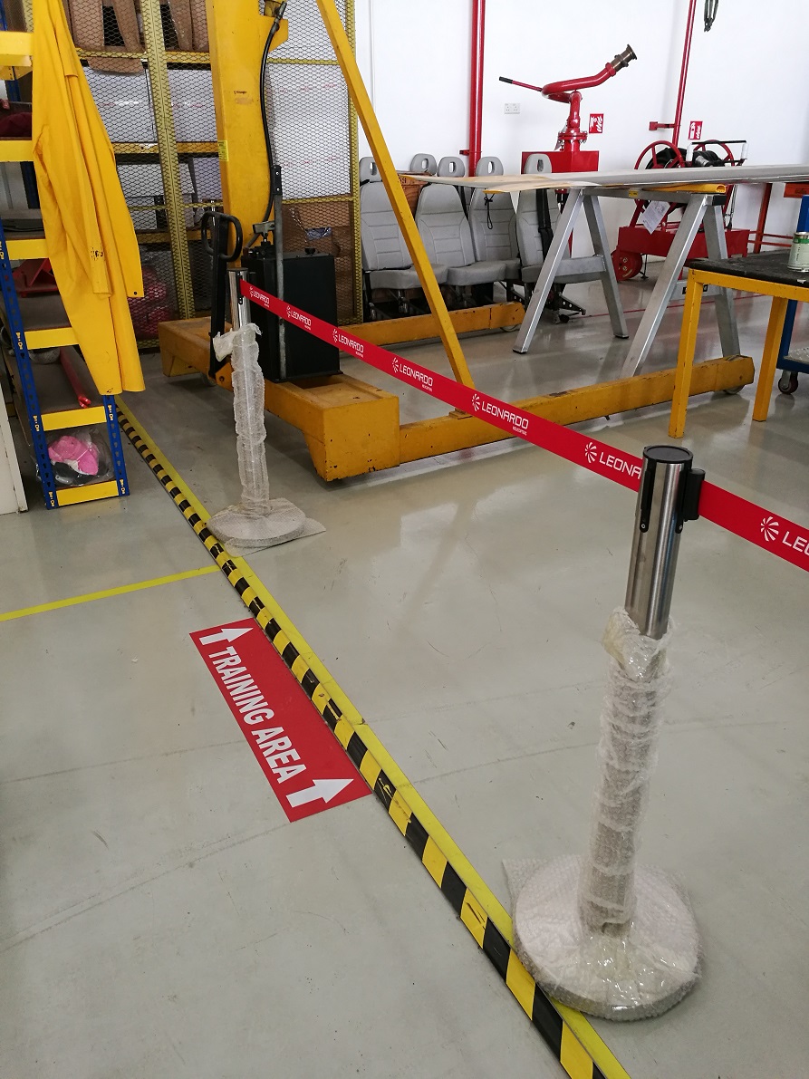 Stainless Steel Retractable Belt Q Up Stand